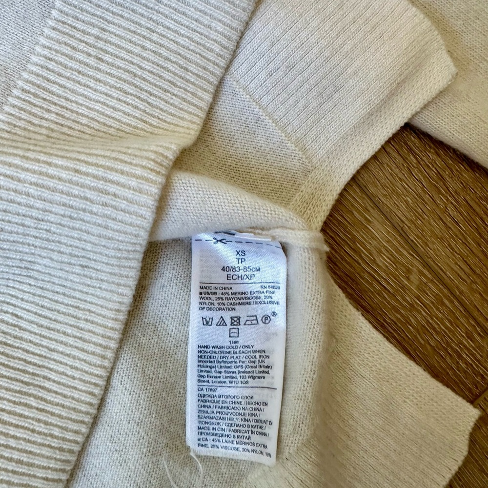 Banana Republic Cream wool cashmere Sweater - Picture 4 of 8